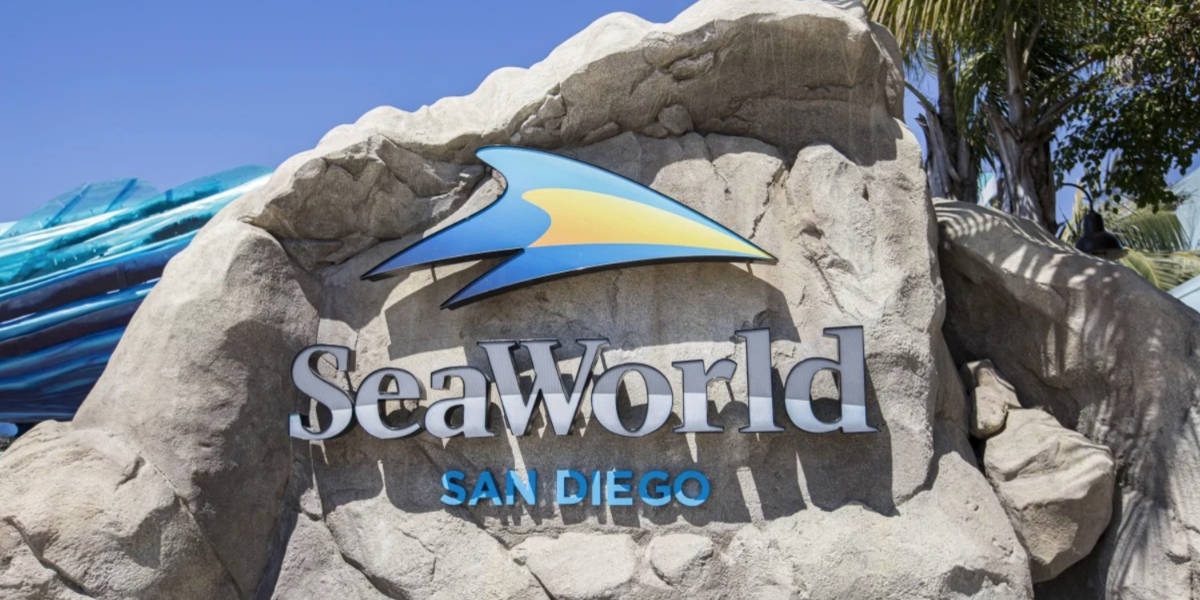 sign at the entrance of SeaWorld San Diego, Sea World