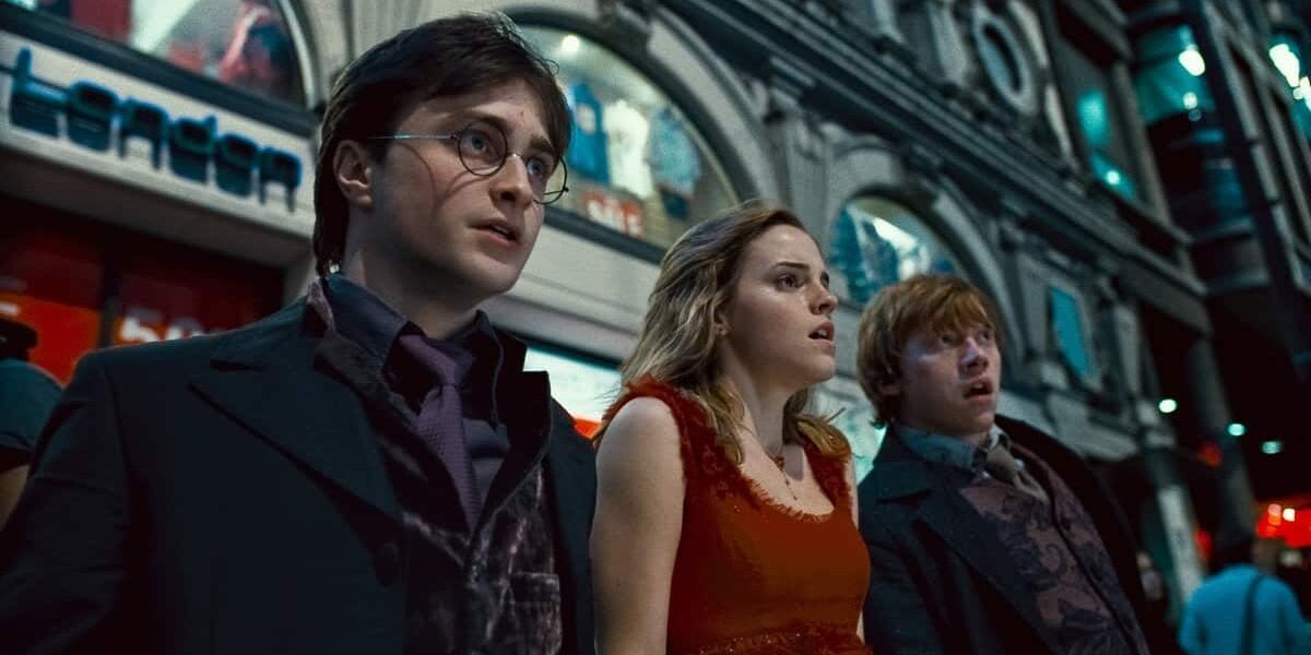 (L-R): Daniel Radcliffe (Harry Potter), Emma Watson (Hermione Granger), and Rupert Grint (Ron Weasley) in 'Harry Potter and the Deathly Hallows: Part I'