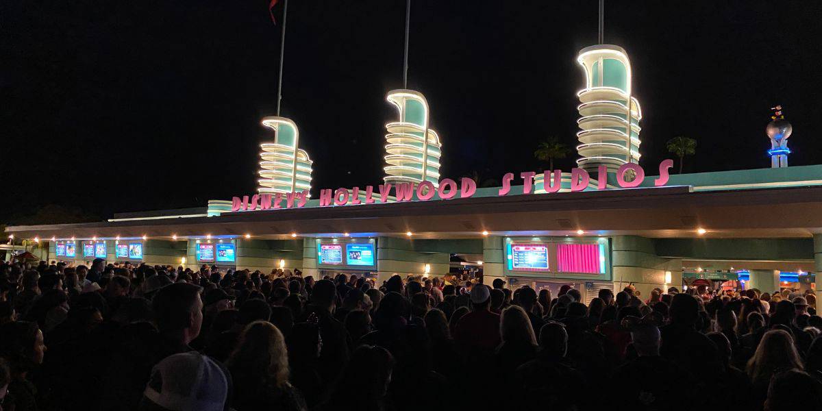 Photo of early morning crowds at Disney's Hollywood Studios