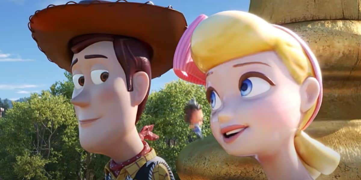 Woody (Tom Hanks) and Bo Peep (Annie Potts) talking in 'Toy Story 4'