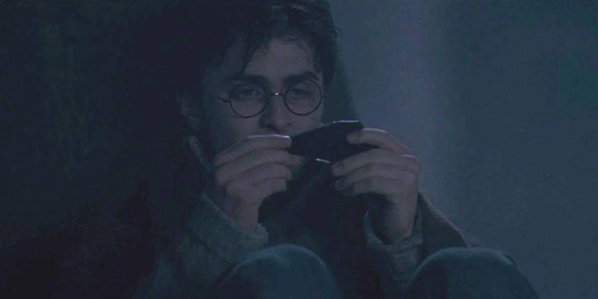 Harry Potter (Daniel Radcliffe) looks into mirror fragment