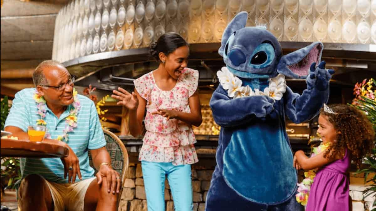 Stitch dancing with a family at 'Ohana dining at Polynesian Resort