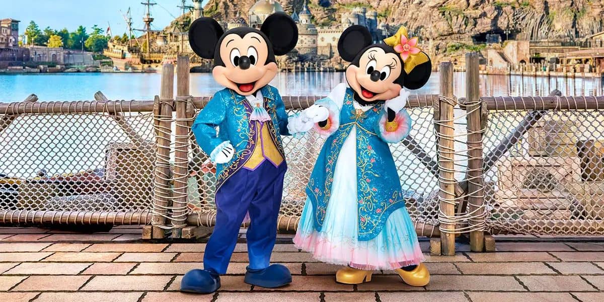 Mickey and Minnie in their new outfits at Tokyo DisneySea