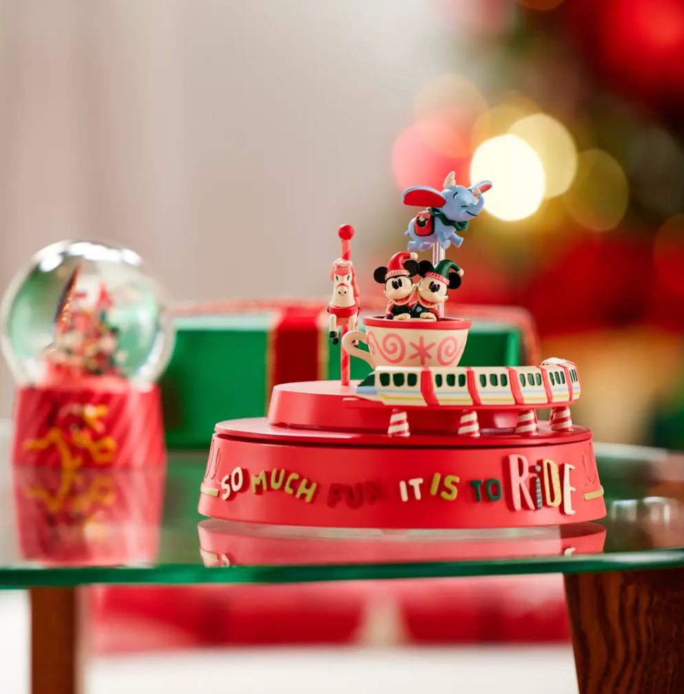 Mickey and Minnie Mouse Holiday Musical Figure