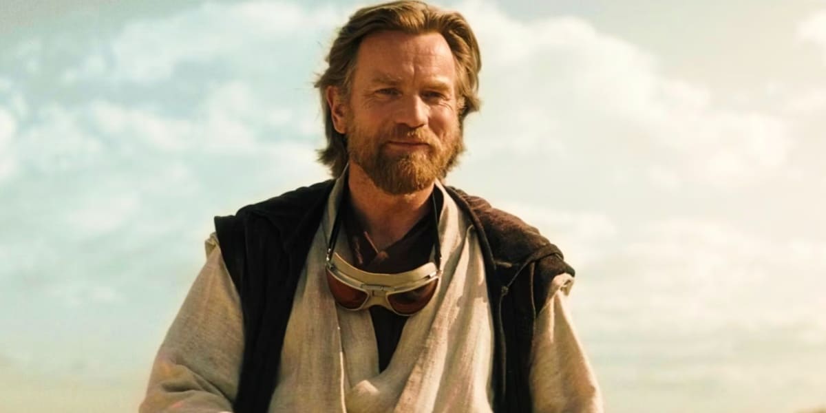 Obi-Wan Kenobi (Ewan McGregor) smirking in desert wear on Tatooine