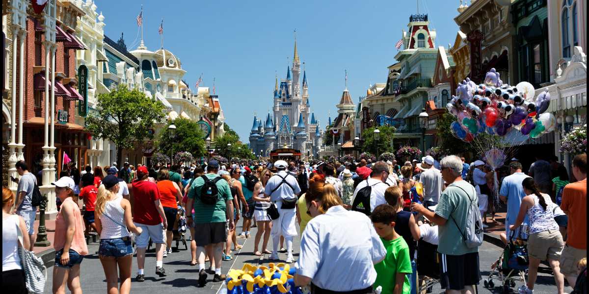 Crowds on Main Street, U.S.A. in Magic Kingdom Park.