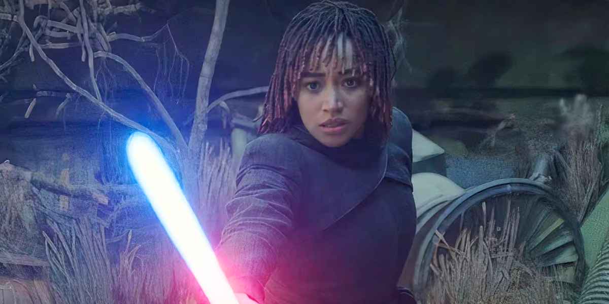 Osha bleeding a lightsaber kyber crystal from blue to red in 'The Acolyte'