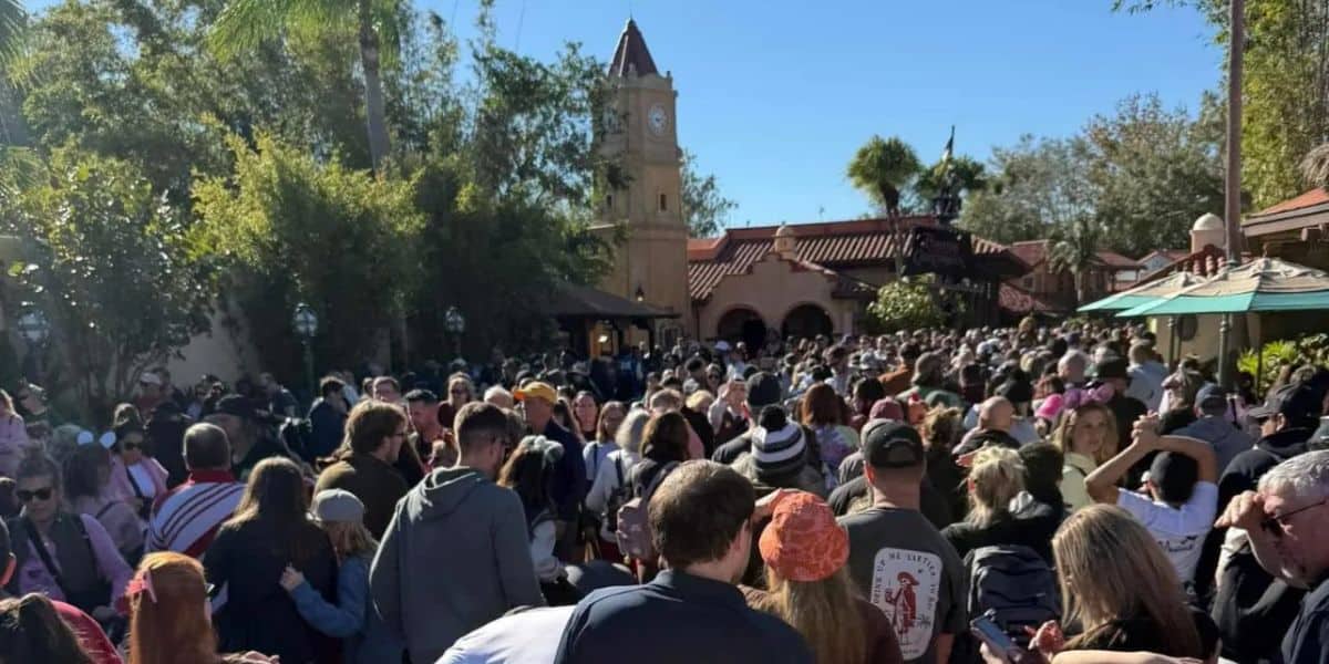 Crowds in Adventureland at Magic Kingdom Park.