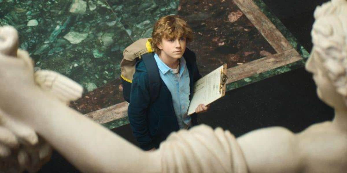 Percy looks up at statue of Perseus and Medusa in 'Percy Jackson and the Lightning Thief'