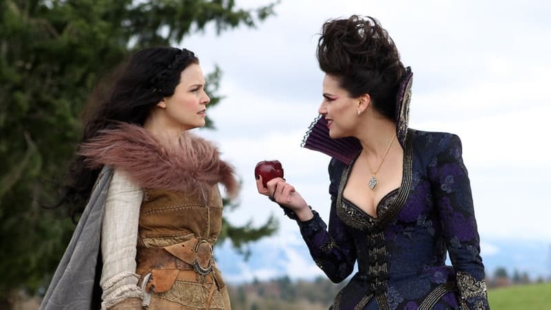 snow white (left) and evil queen (right) in once upon a time
