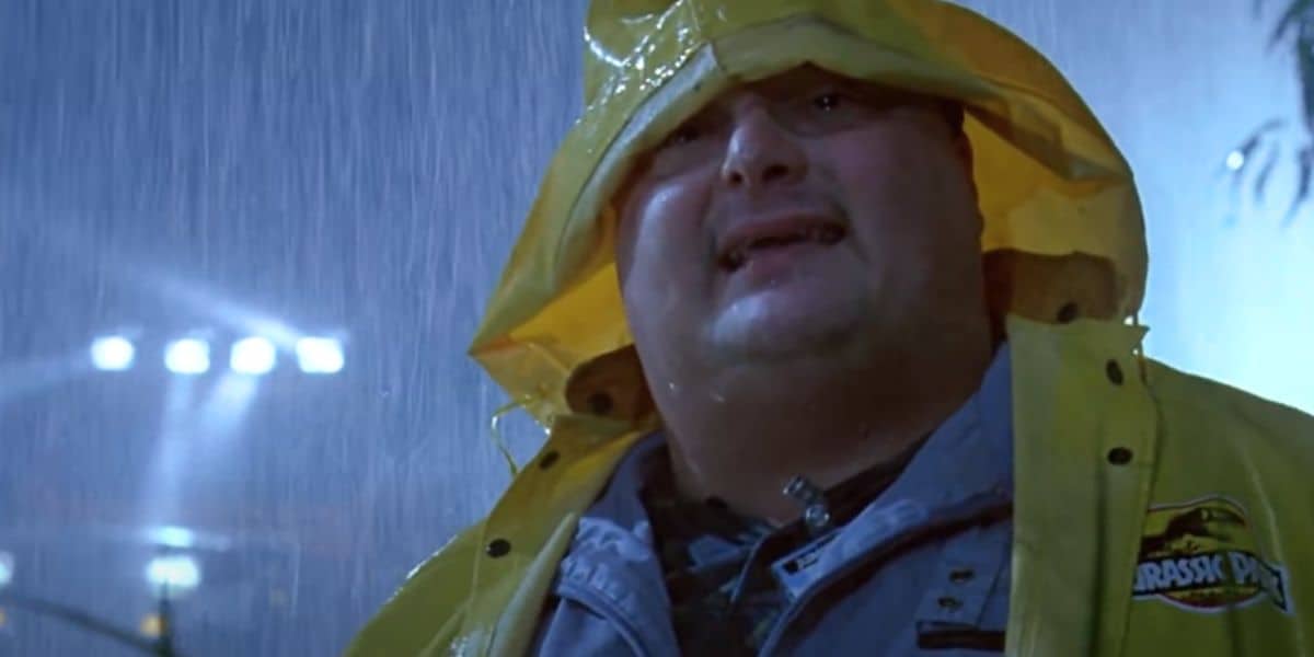 Dennis Nedry encounters the Dilophosaurus in 'Jurassic Park' 1993