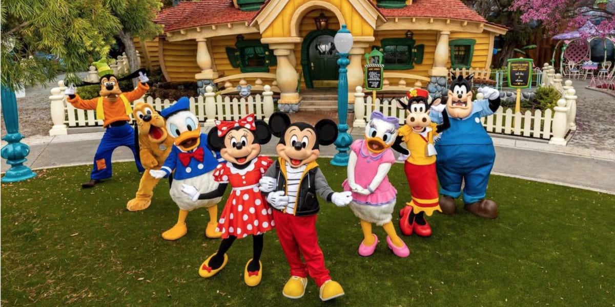 Disneyland's Toontown characters