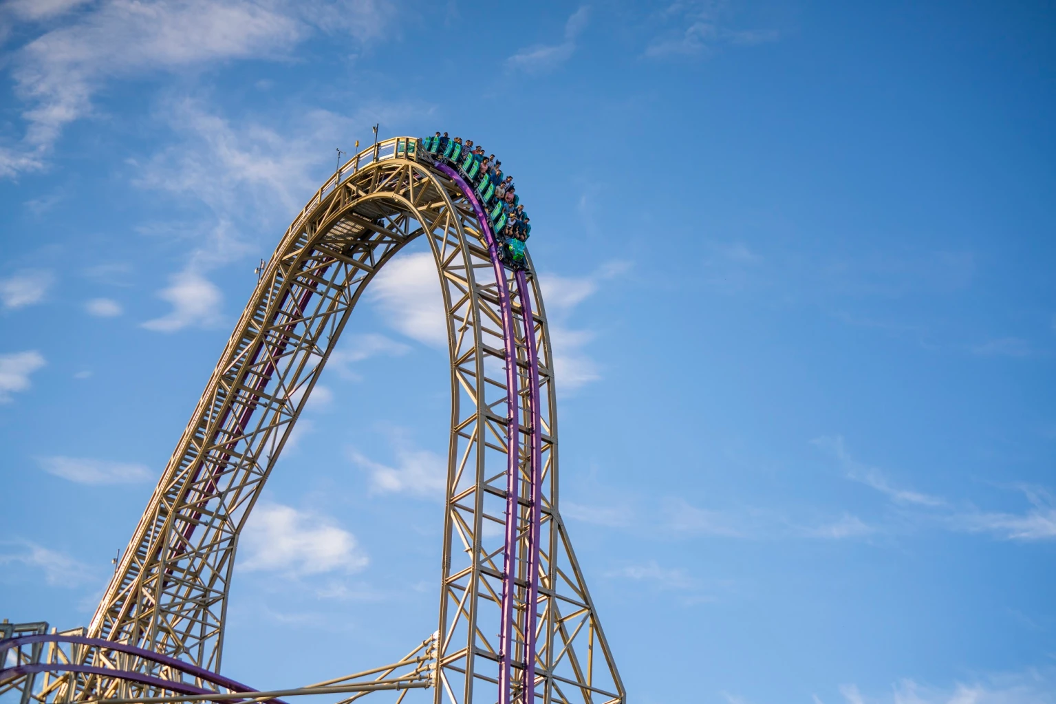 The top hat of Iron Gwazi located within a Florida theme park called Busch Gardens Tampa Bay.