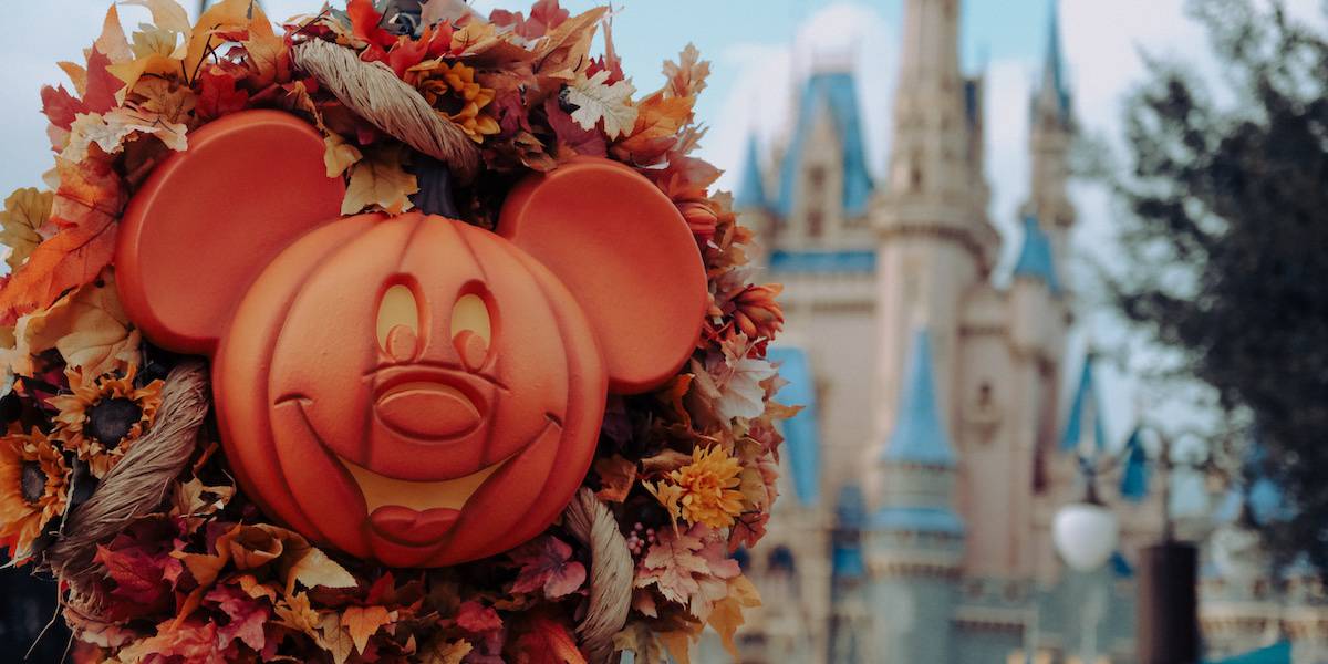 Mickey Halloween pumpkin decoration