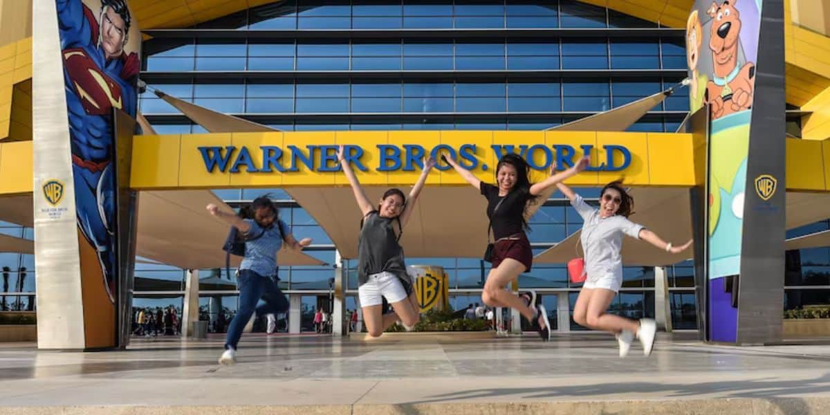 Guests outside Warner Bros. World