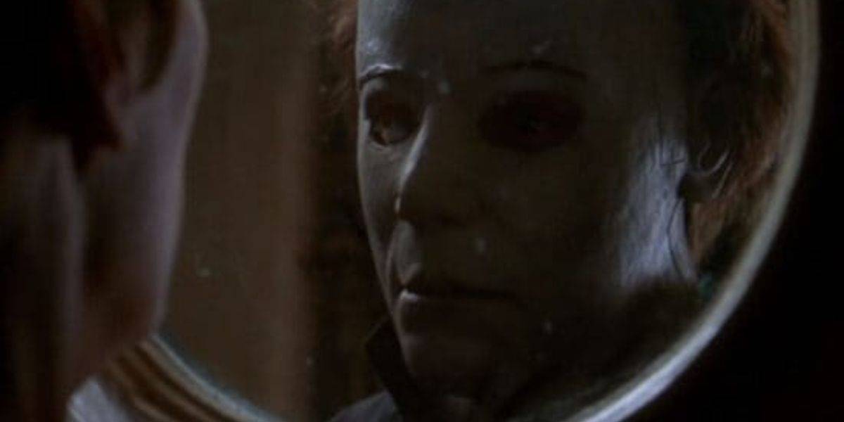 Michael Myers at the door in 'Halloween H20: 20 Years Later'