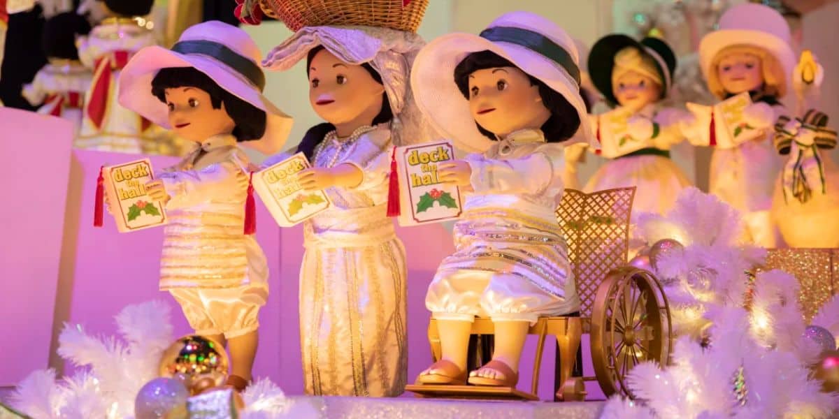 "it's a small world" animatronics, a Disney park attraction.
