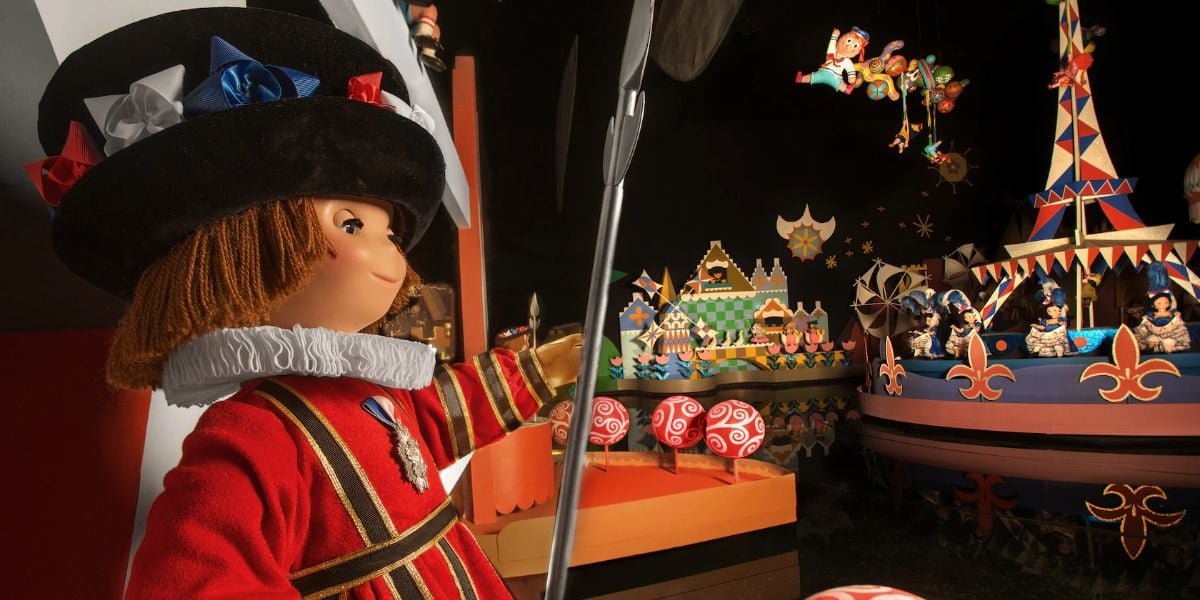 An animatronic on "it's a small world"